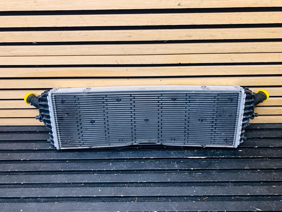 Lamborghini Huracan Radiator Water Cooler 4S0121254B - Image 2