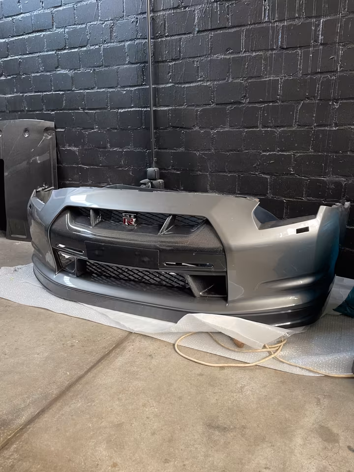 Nissan GT-R R35 CBA front bumper with carbon grill