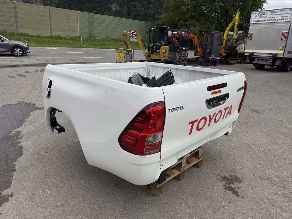 Toyota Hilux Double Cab flatbed - Image 6