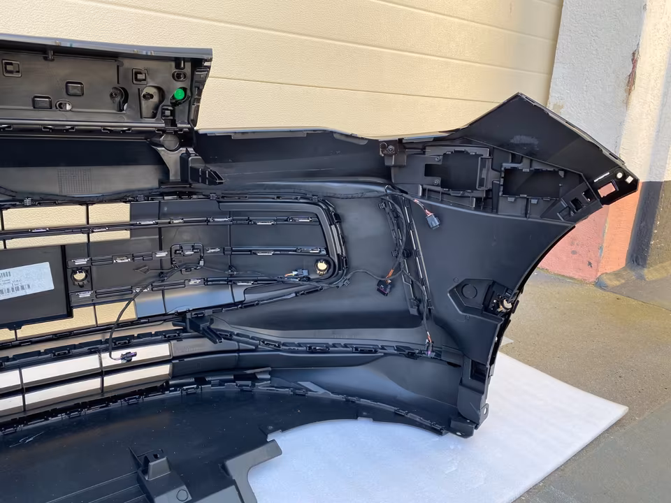 VW Tiguan III 571 Front Bumper LC9X Deep Black - Image 6