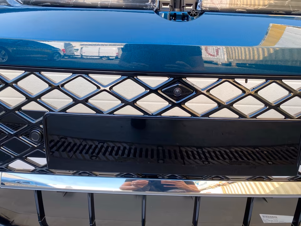 VW Tiguan 571 R-Line Front Bumper 6 PDC with Camera - Image 17