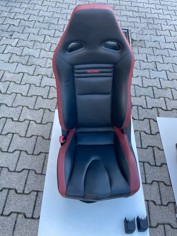 Nissan GT-R Original Seats Driver's Seat and Passenger Seat - Image 2