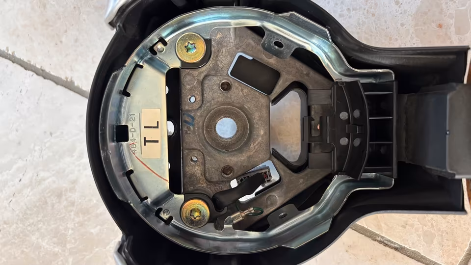 Nissan 350Z steering wheel - Image 5