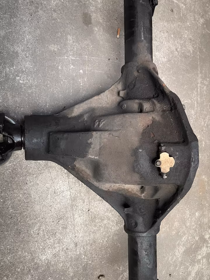 Ford F100 rear axle Dana 44 leaf springs including axle flip kit - Image 9