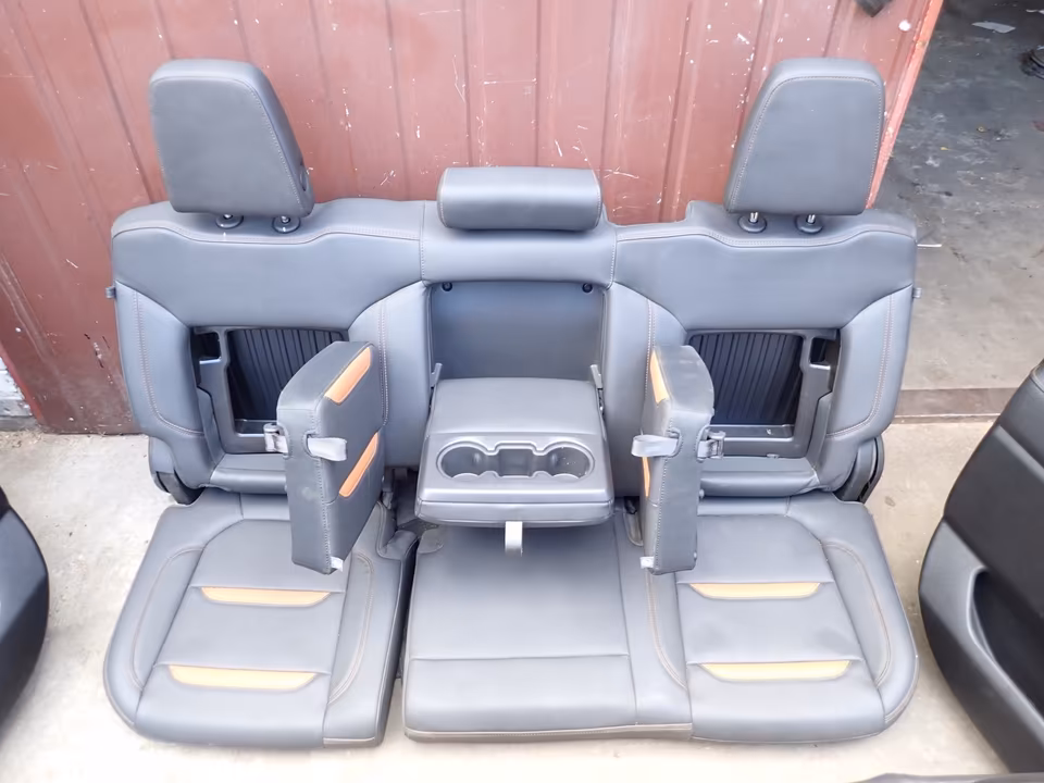 GMC Sierra 2019 Seats Interior Rear Bench Door Panels - Image 5