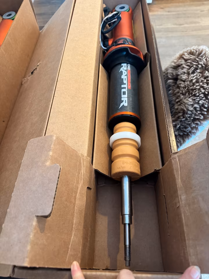 Fox Lifevalve Performance Shock Absorbers for Ford F150 Raptor - Image 4