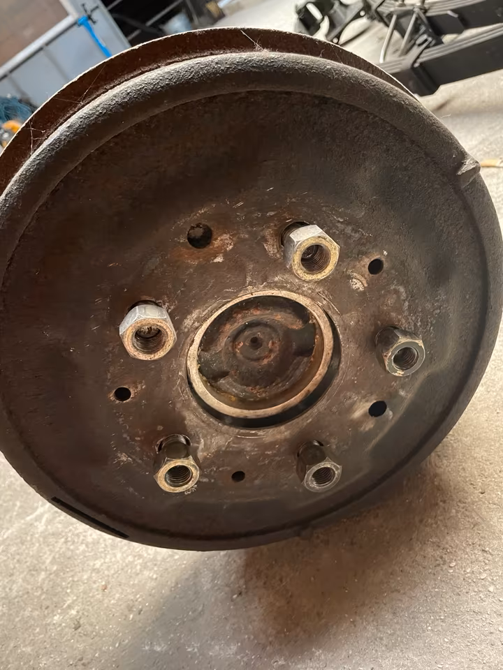 Ford F100 rear axle Dana 44 leaf springs including axle flip kit - Image 5