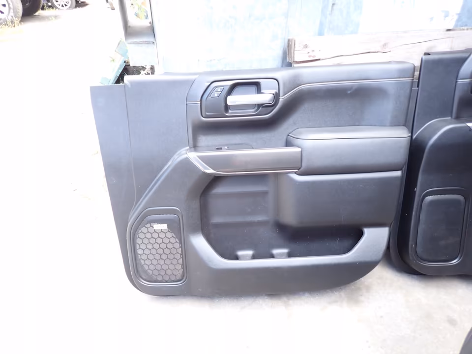 GMC Sierra 2019 Seats Interior Rear Bench Door Panels - Image 12