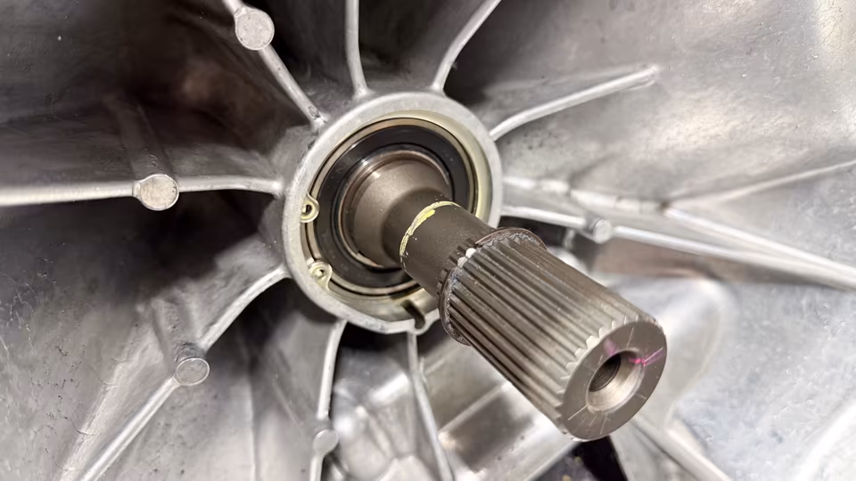 Nissan GTR R35 Bell Housing Flywheel Bell like new 32040-6AV0A - Image 3