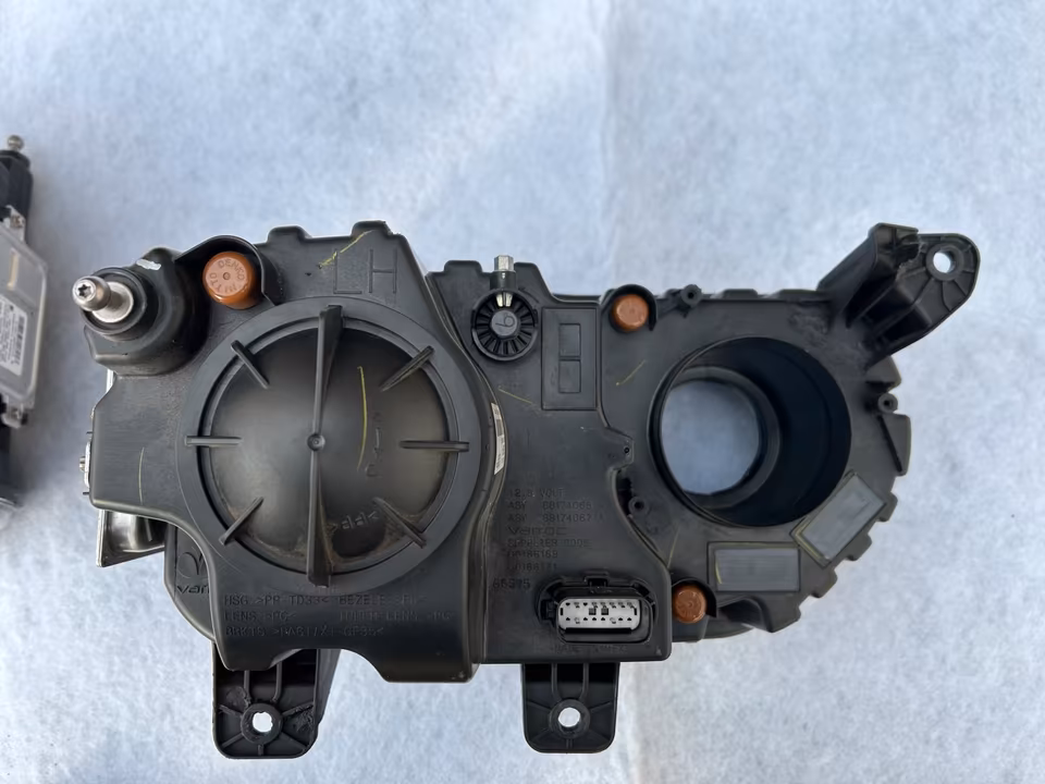 Dodge Challenger Headlight Hellcat Xenon Original Left - Image 2