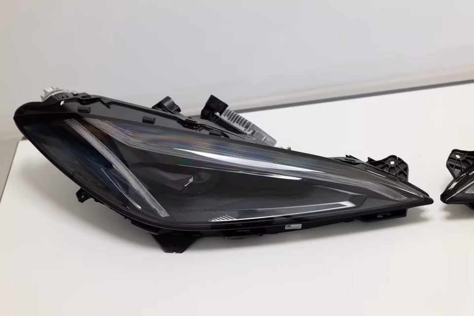 Chevrolet Corvette C8 Right Headlight LED – OEM NEW - Image 2