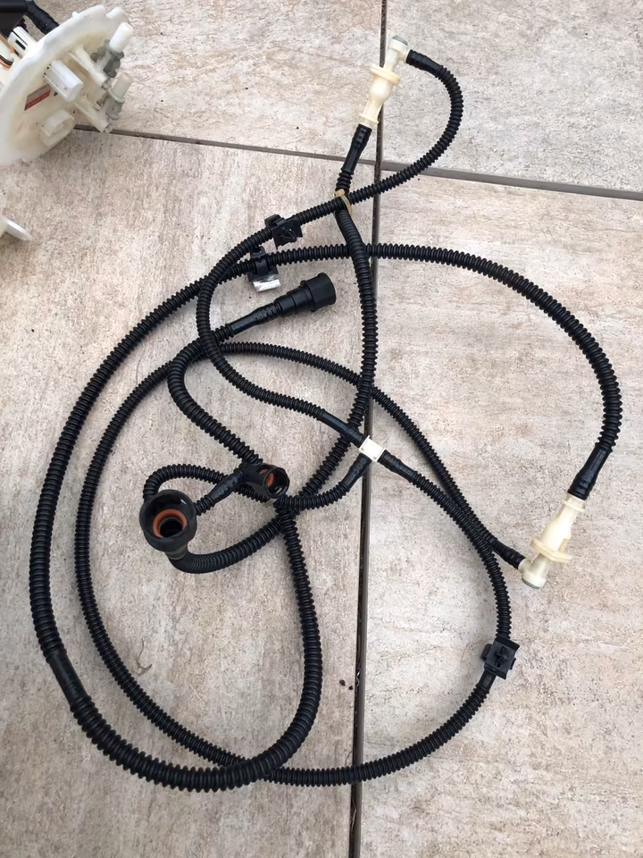 Nissan GTR R35 - fuel pump - Image 5