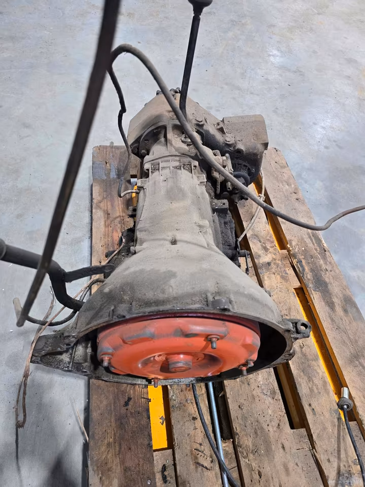 Ford F100 / F150 / F250 / F350 C6 FE gearbox with NP205