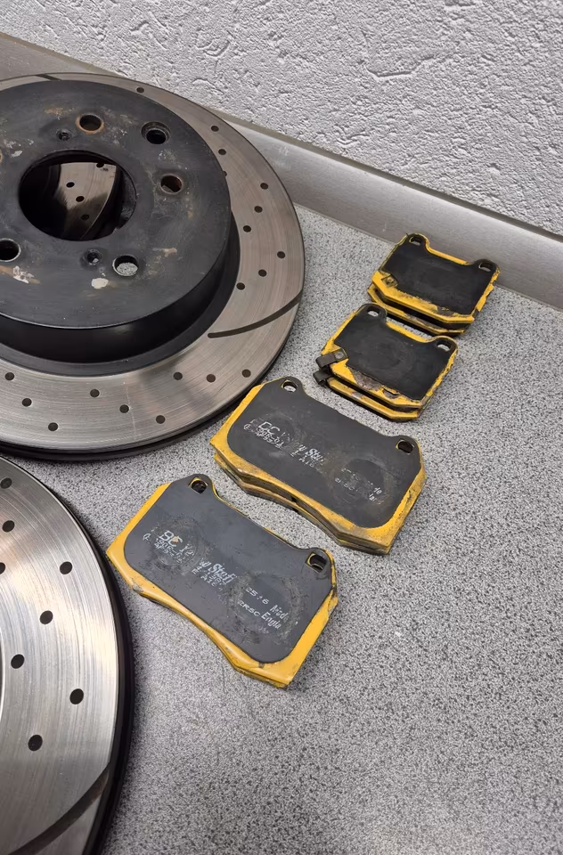 Nissan Skyline R34 GTR BNR34 EBC brake discs and pads - Image 7