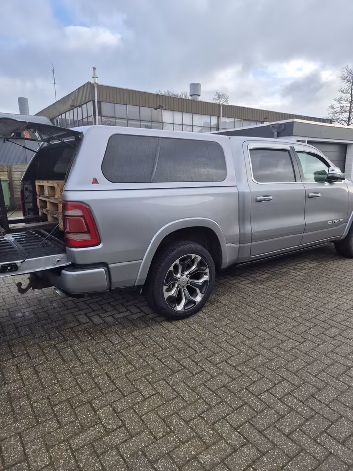 LEER 100XL Hardtop for Dodge RAM Gen 5 Crew Cab (5.7 ft Bed) SLBR - Image 6