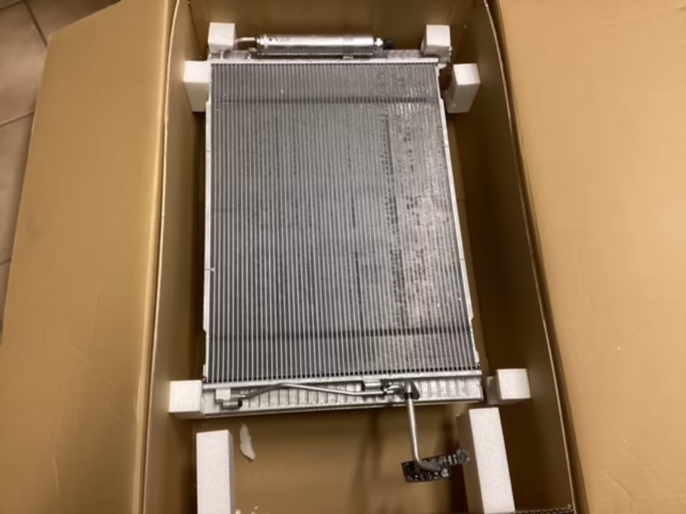 Nissan 370Z Radiator 21410-JK20B - Image 6