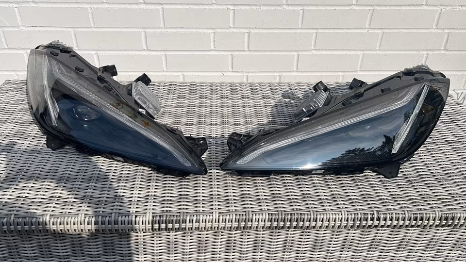 Corvette C8 LED headlights left and right *Like New*