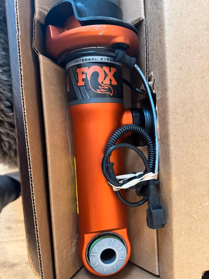 Fox Lifevalve Performance Shock Absorbers for Ford F150 Raptor - Image 10