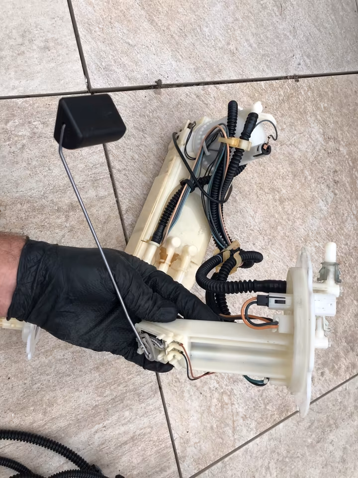 Nissan GTR R35 - fuel pump - Image 6