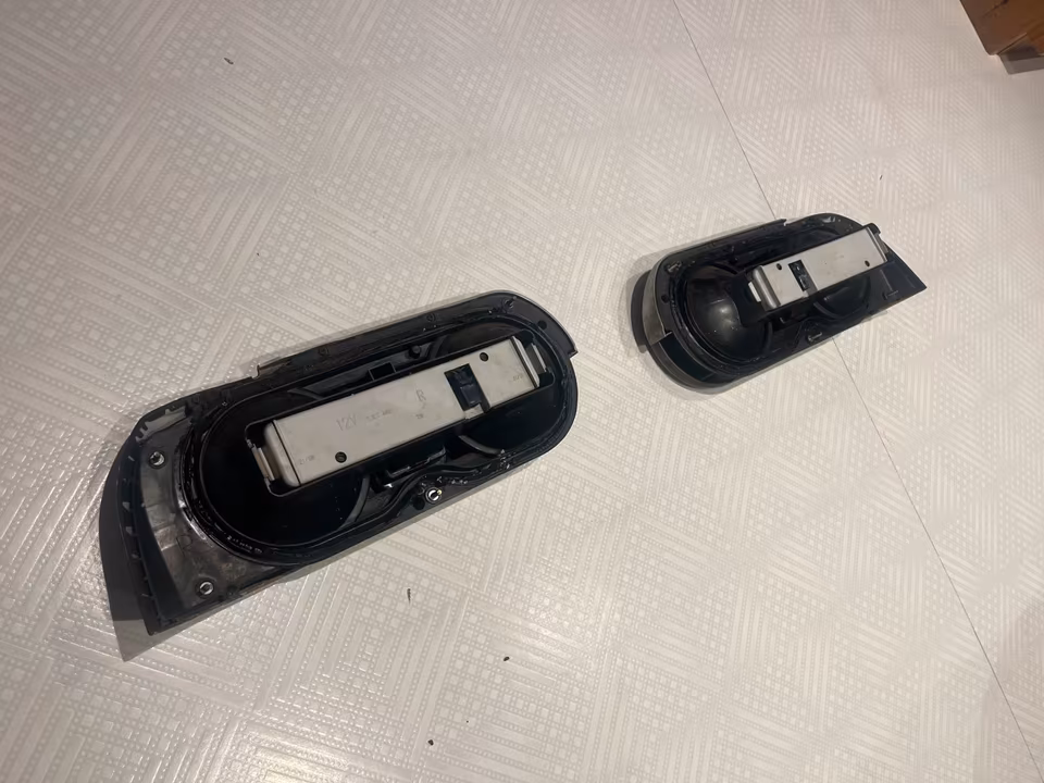 Nissan Skyline R32 GT-R GTST taillights - Image 2