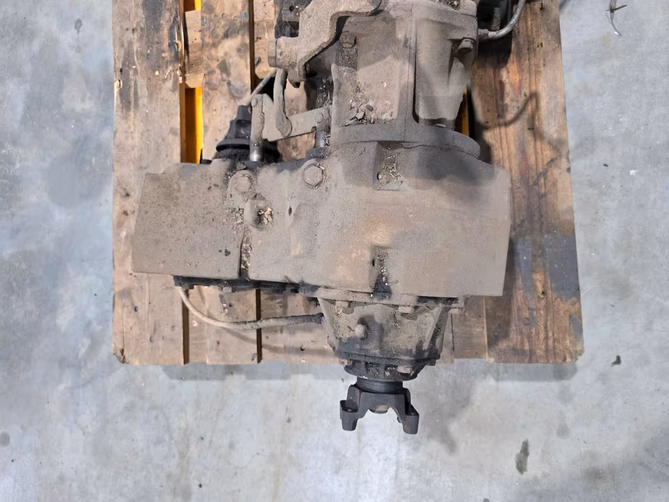 Ford F100 / F150 / F250 / F350 C6 FE gearbox with NP205 - Image 4