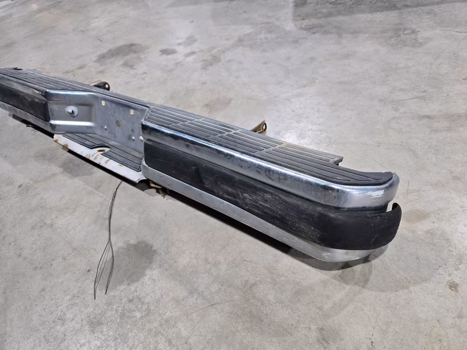 Ford F100 / F150 / F250 / F350 bumper - Image 4