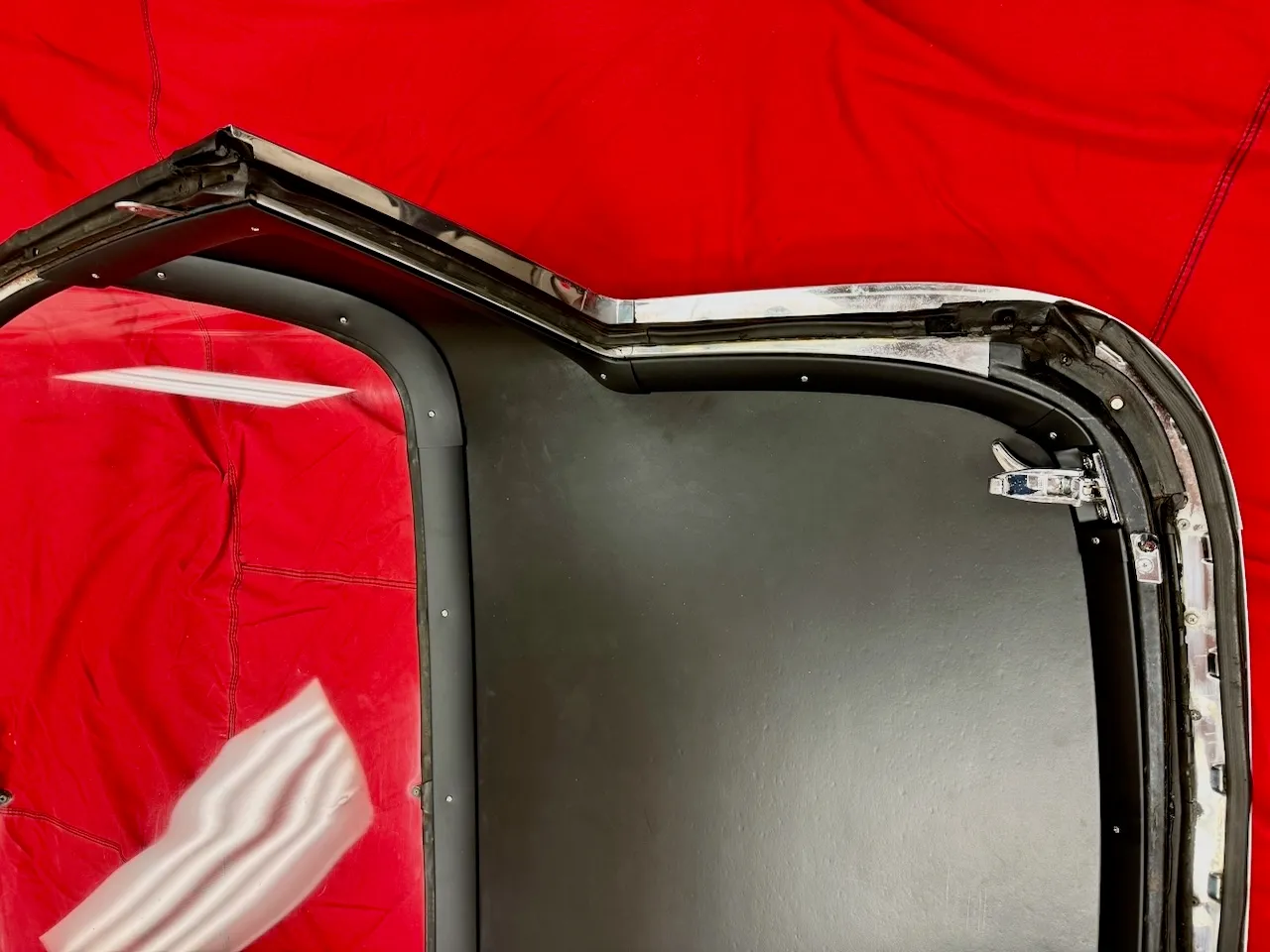 Vinyl-Covered Chevrolet Corvette C2 Removable Hardtop - Image 3