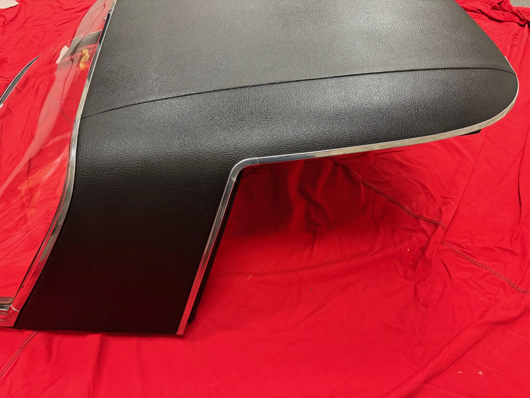 Vinyl-Covered Chevrolet Corvette C2 Removable Hardtop - Image 5