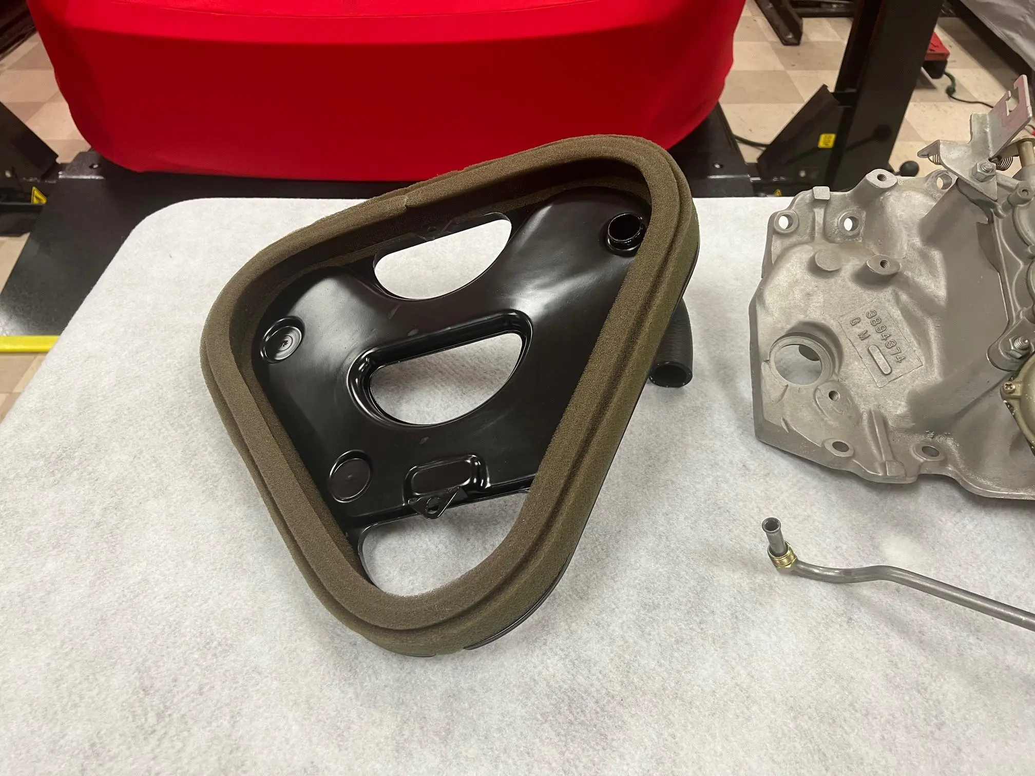 Chevrolet Corvette 427/435 Intake Manifold, Holley Carburetors, and Air Cleaner - Image 10