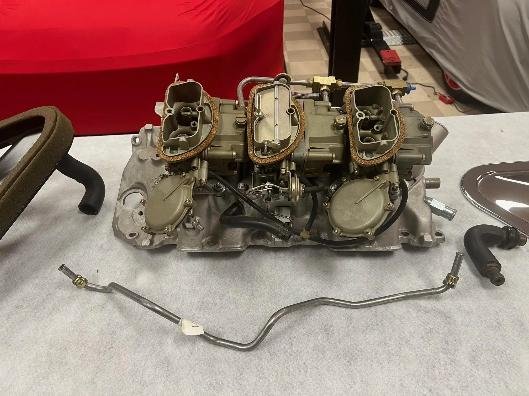 Chevrolet Corvette 427/435 Intake Manifold, Holley Carburetors, and Air Cleaner - Image 9