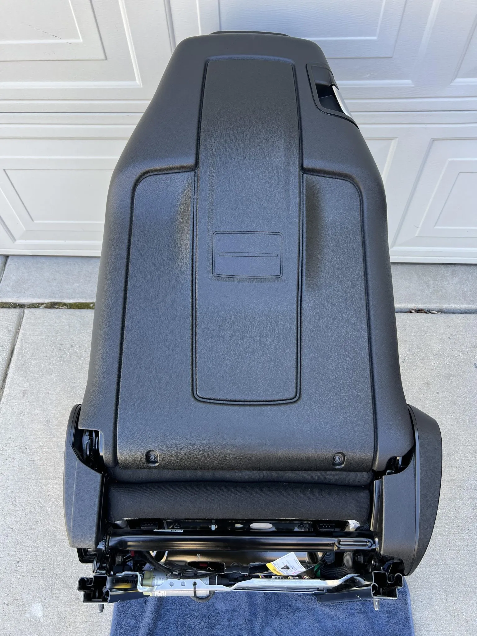 Mercedes-Benz C63 AMG Coupe Seats and Interior Trim - Image 2