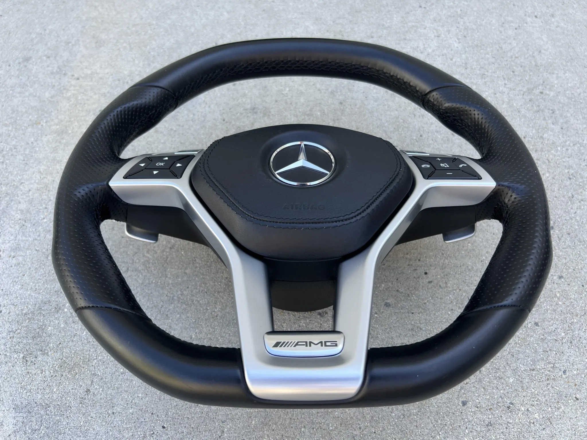 Mercedes-Benz C63 AMG Coupe Seats and Interior Trim - Image 12
