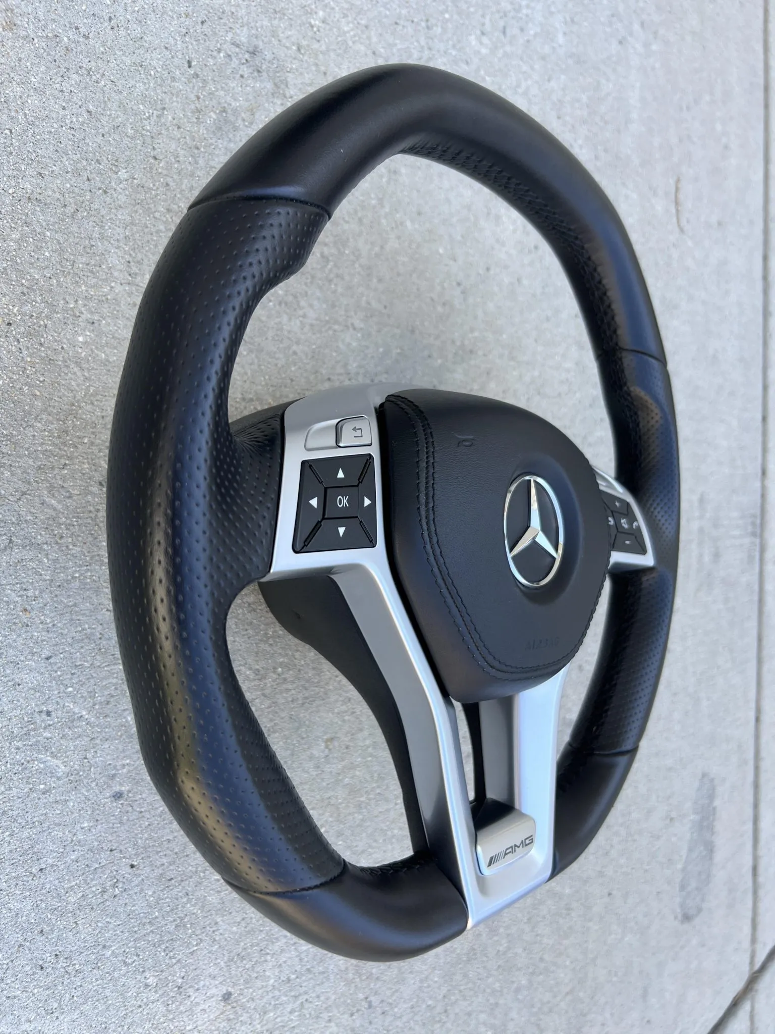 Mercedes-Benz C63 AMG Coupe Seats and Interior Trim - Image 13