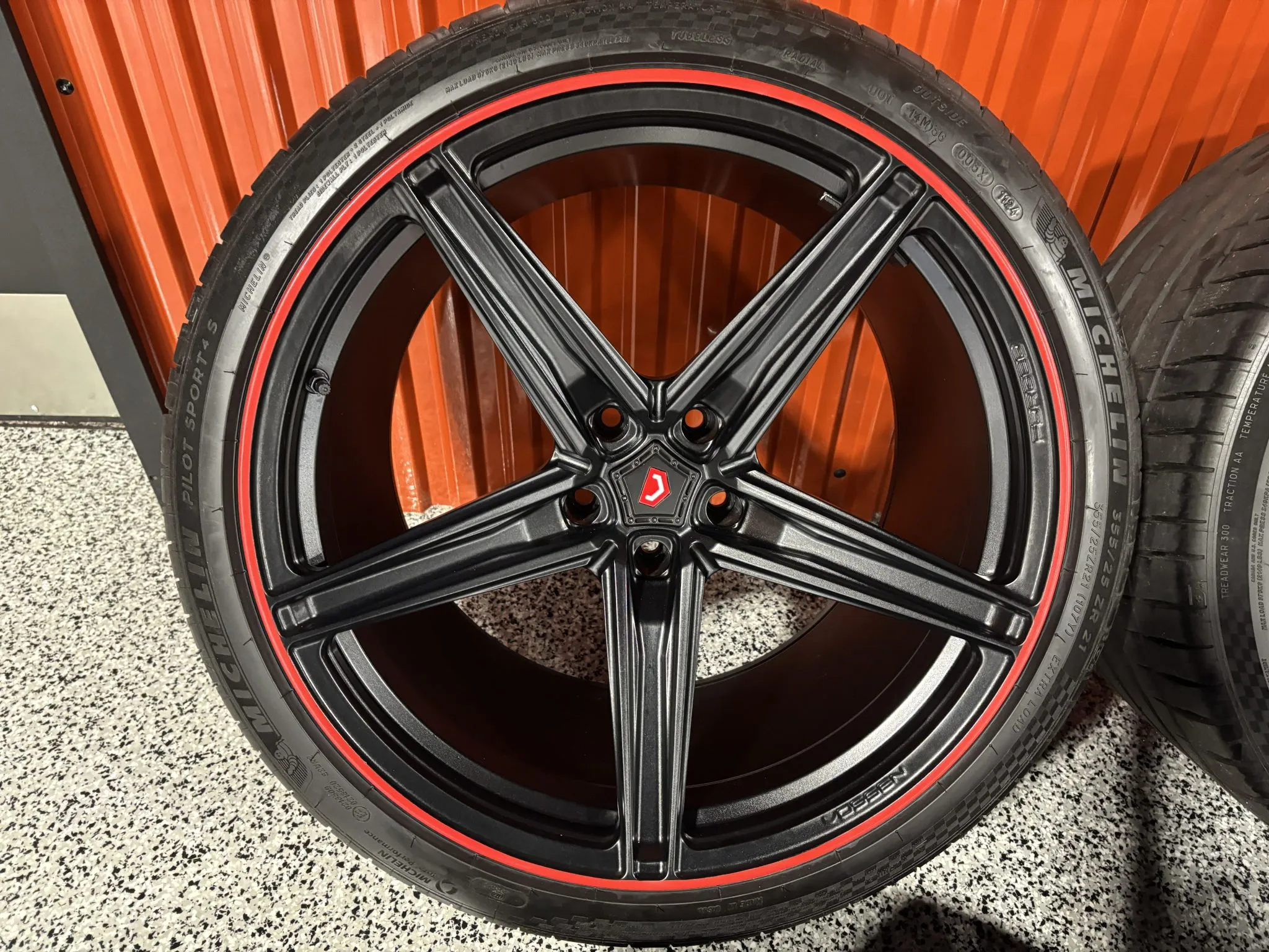 20×10″ and 21×13″ Vossen M-X5 Monoblock Wheels for C8 Corvette - Image 19
