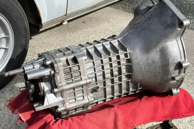 Getrag 235/5 Dogleg Five-Speed Manual Gearbox and Driveshaft for BMW - Image 20