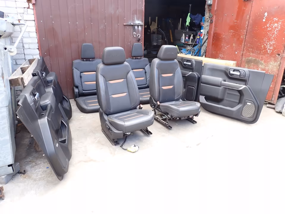 GMC Sierra 2019 Seats Interior Rear Bench Door Panels - Image 13