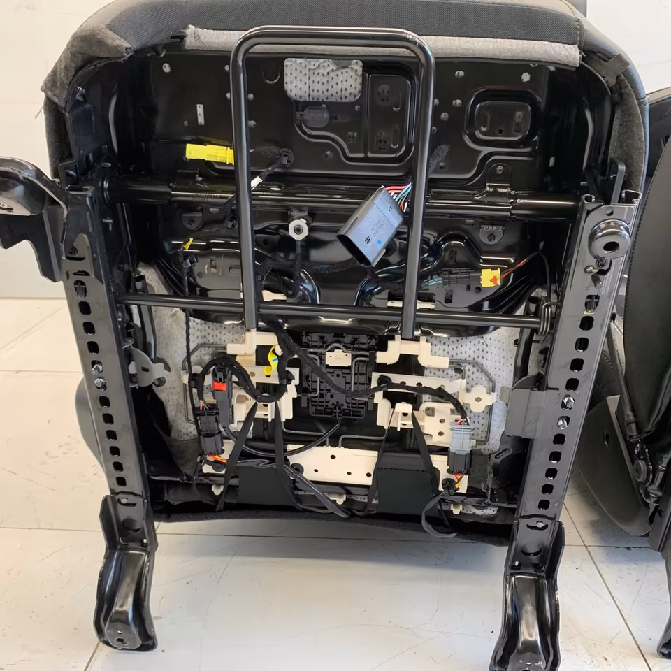 Jeep Wrangler JL Overland Interior Seats Door Panels - Image 4