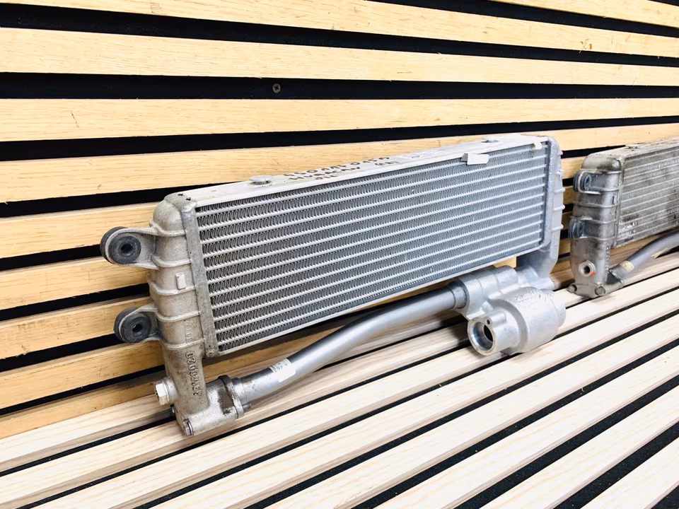 Lamborghini Huracan oil cooler 4S117015B - Image 3