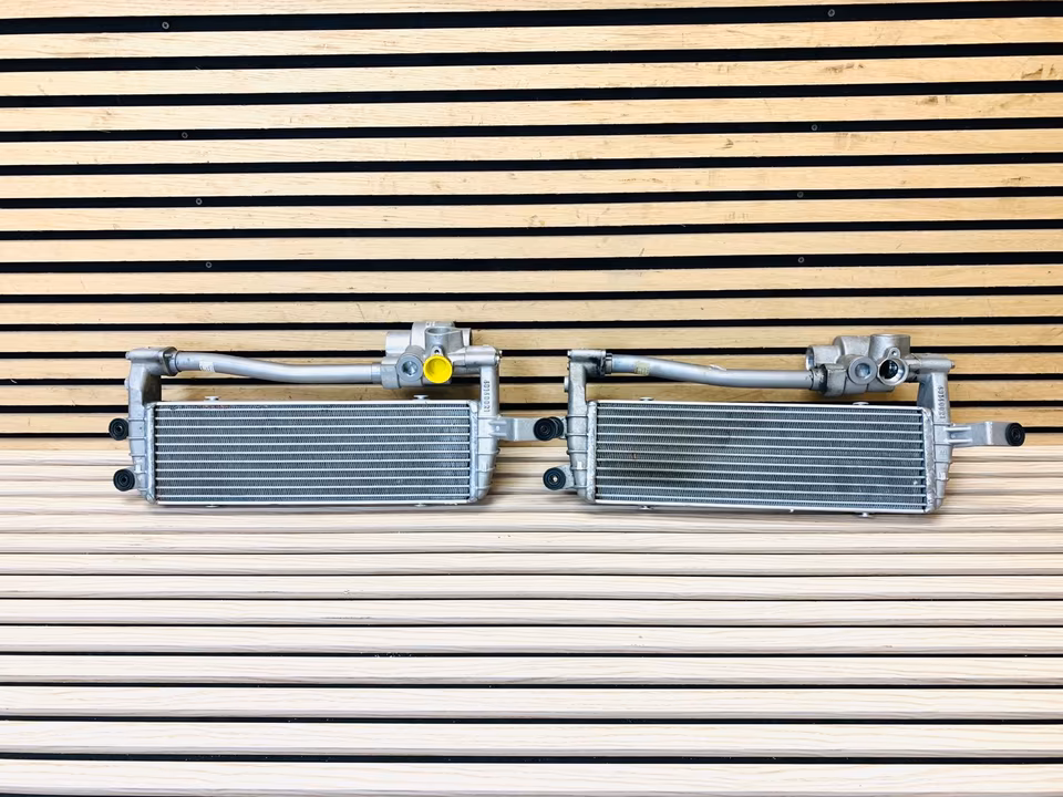 Lamborghini Huracan oil cooler 4S117015B