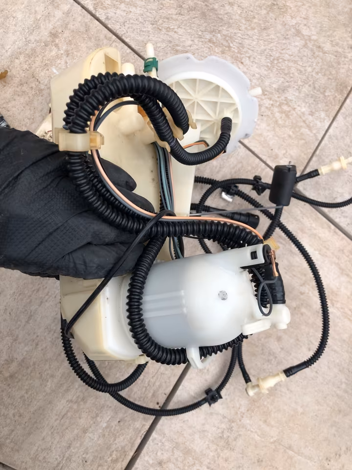 Nissan GTR R35 - fuel pump