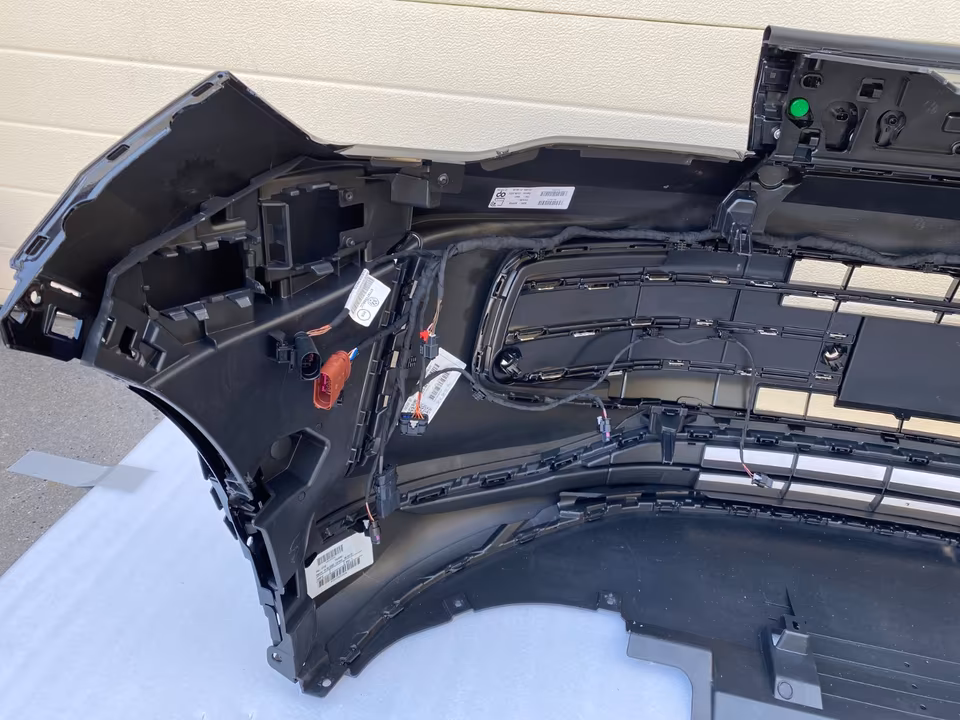 VW Tiguan III 571 Front Bumper LC9X Deep Black - Image 8