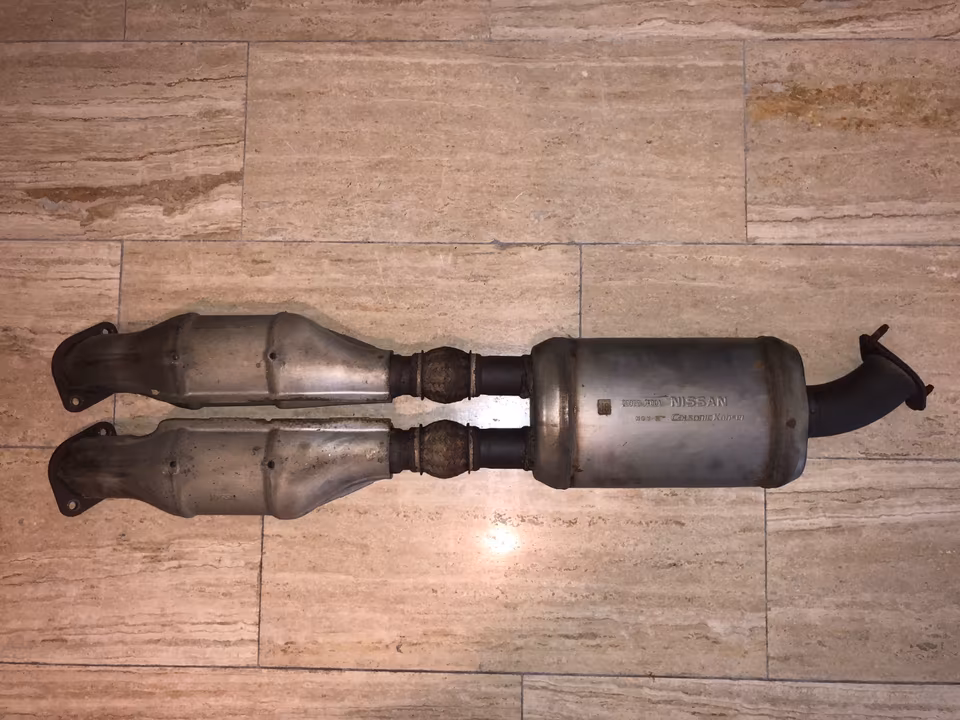 Nissan GT-R R35 Mid Muffler Catalytic Converter Exhaust Mid Y Pipe Cat