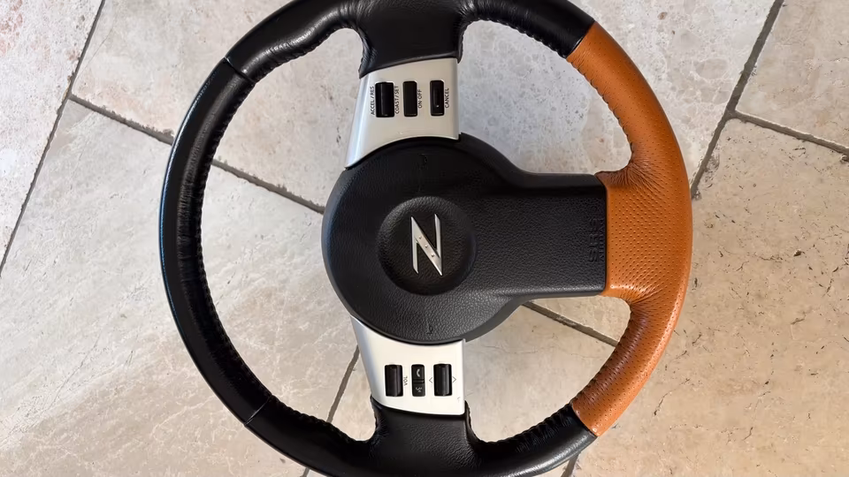Nissan 350Z steering wheel - Image 8