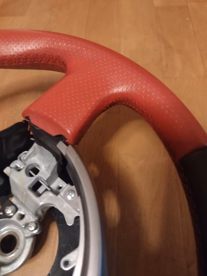 Toyota GT86 steering wheel - Image 7