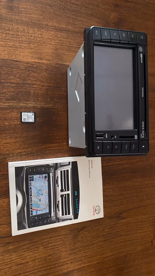 Toyota Hilux TNS 510 Navi - Image 8