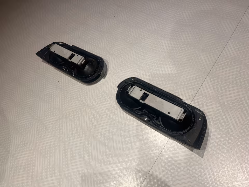 Nissan Skyline R32 GT-R GTST taillights - Image 3