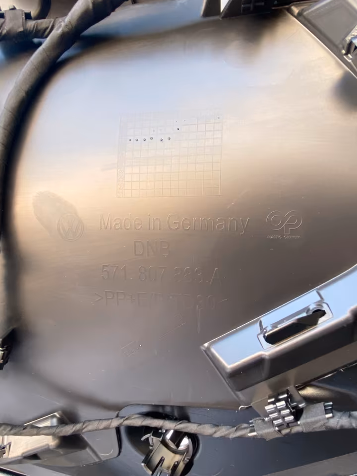 VW Tiguan 571 R-Line Front Bumper 6 PDC with Camera - Image 4