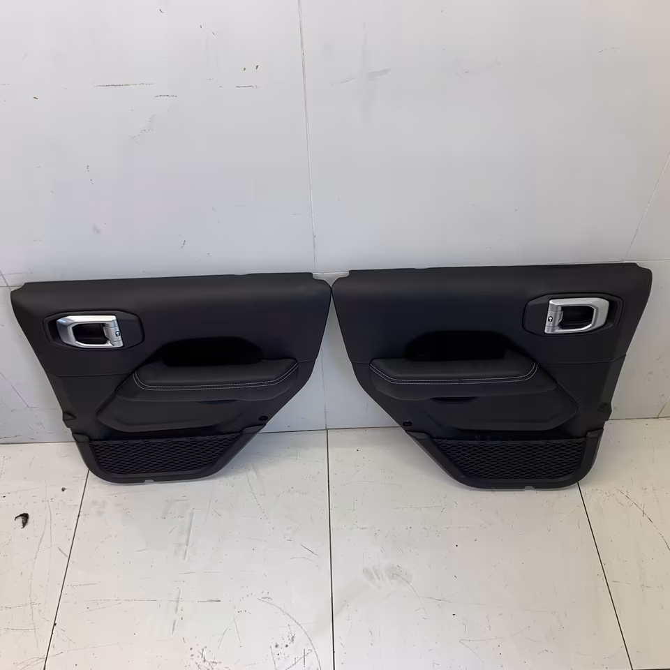 Jeep Wrangler JL Overland Interior Seats Door Panels - Image 11