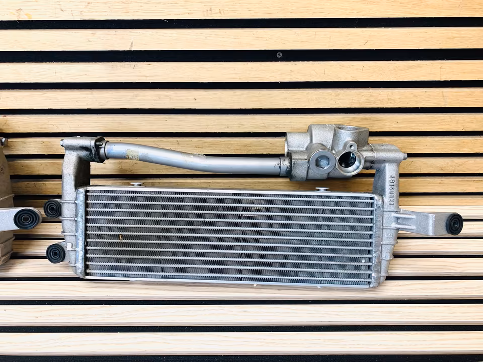 Lamborghini Huracan oil cooler 4S117015B - Image 7