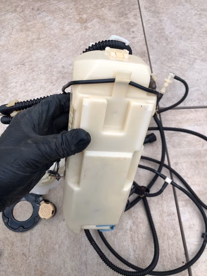 Nissan GTR R35 - fuel pump - Image 9